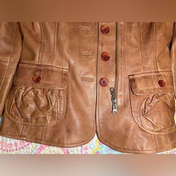 Women’s Danier Leather Jacket - Picture 4 of 10